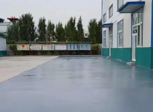 绥化彩色路面喷涂翻新的材料对冬季